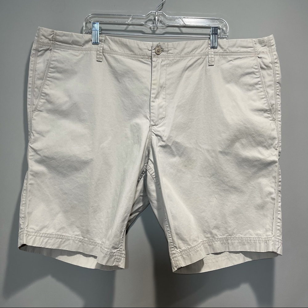 Dockers Flat front shorts for men size 44